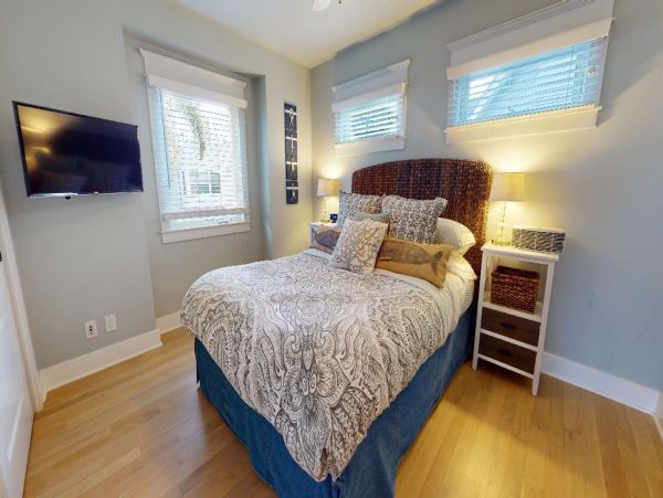 Coronado Vacation Home Four Bedroom Walk to Beach