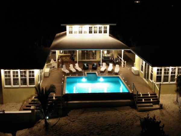 Beautiful Beach House on Little Exuma with Private Beach