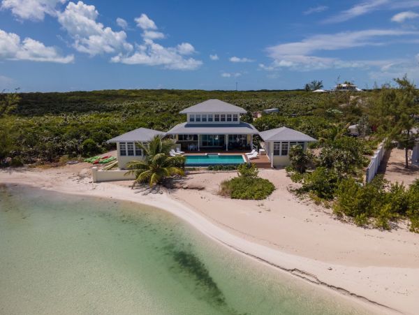 Beautiful Beach House on Little Exuma with Private Beach