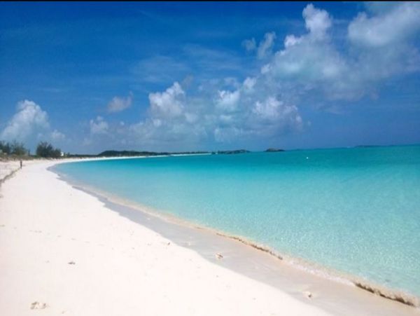 Beautiful Beach House on Little Exuma with Private Beach