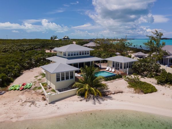 Beautiful Beach House on Little Exuma with Private Beach