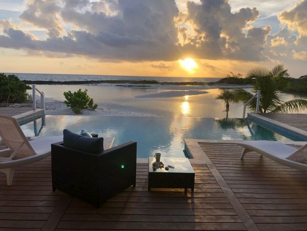 Beautiful Beach House on Little Exuma with Private Beach