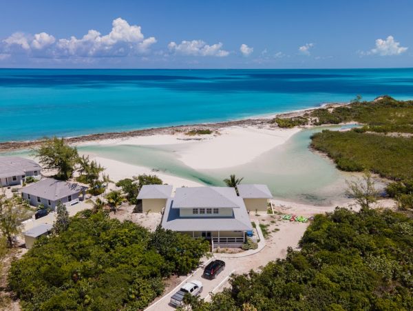 Beautiful Beach House on Little Exuma with Private Beach