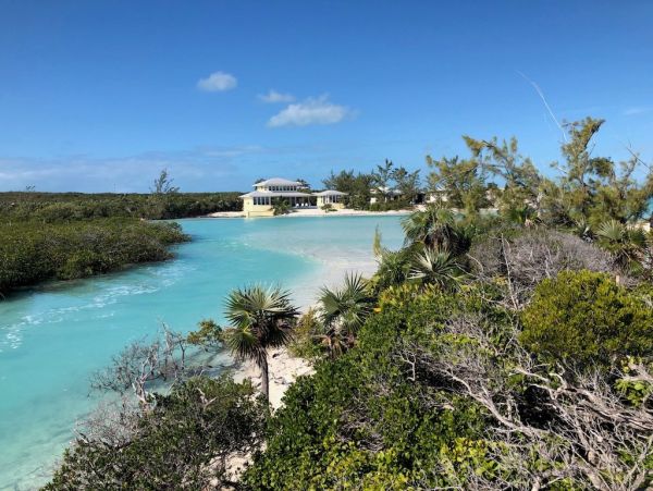 Beautiful Beach House on Little Exuma with Private Beach