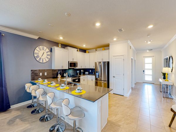 10 BEDROOM PRIVATE POOL HOME WITH RESORT AMENITIES