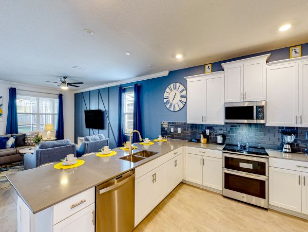 10 BEDROOM PRIVATE POOL HOME WITH RESORT AMENITIES