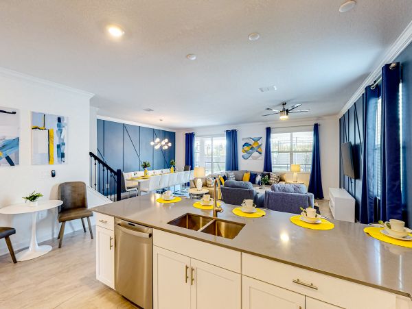 10 BEDROOM PRIVATE POOL HOME WITH RESORT AMENITIES