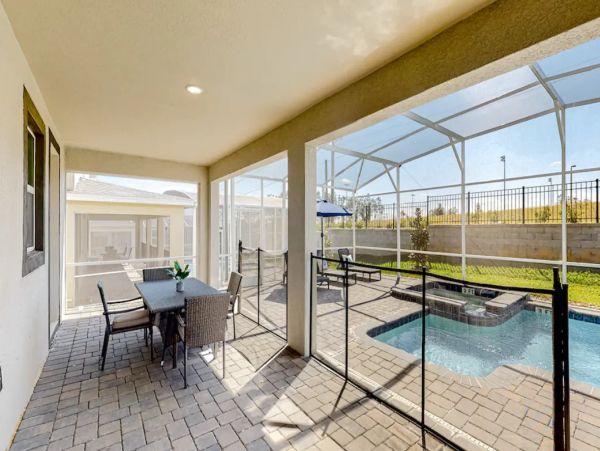 10 BEDROOM PRIVATE POOL HOME WITH RESORT AMENITIES