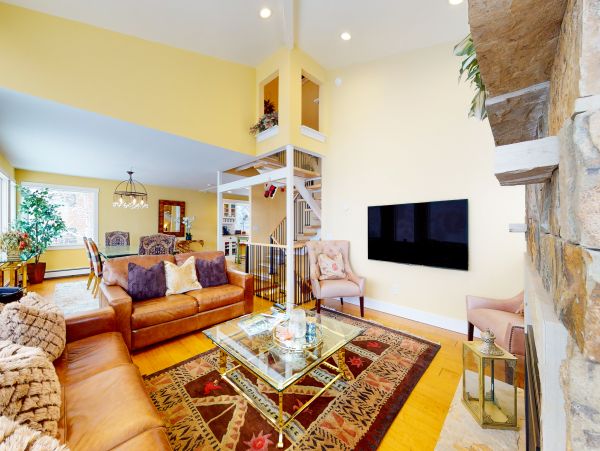 Spacious 6 Bedroom Vacation Condo in Vail