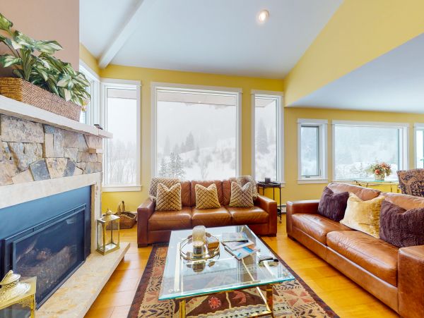 Spacious 6 Bedroom Vacation Condo in Vail