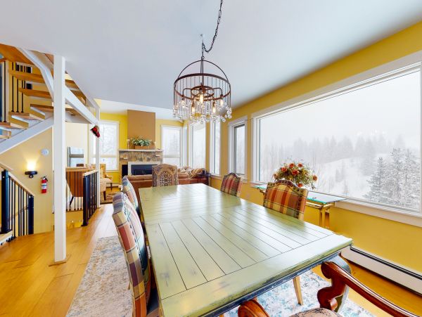 Spacious 6 Bedroom Vacation Condo in Vail