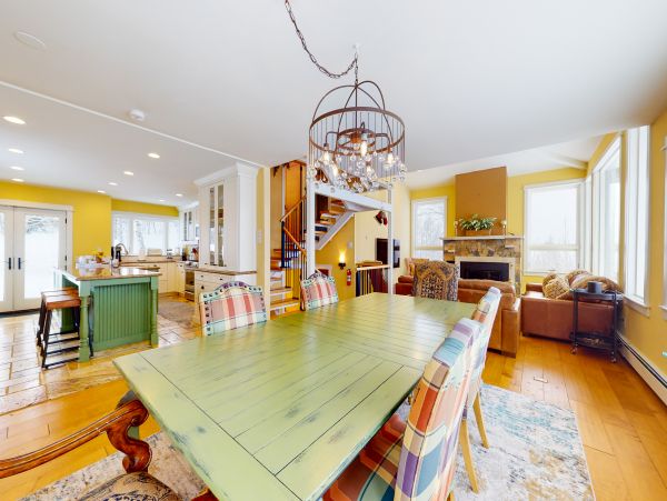 Spacious 6 Bedroom Vacation Condo in Vail