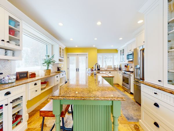 Spacious 6 Bedroom Vacation Condo in Vail