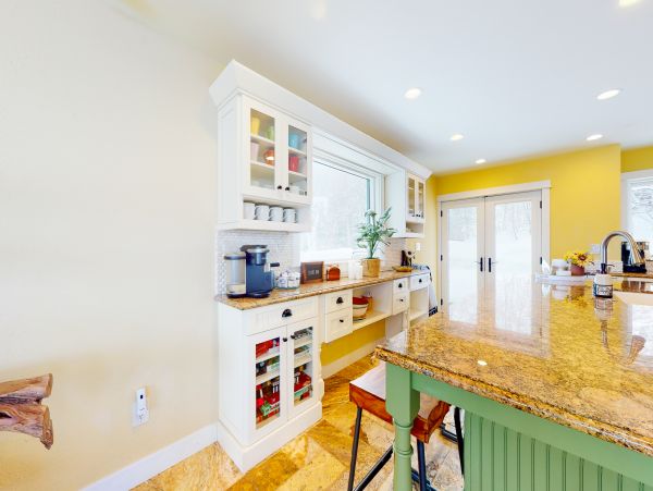Spacious 6 Bedroom Vacation Condo in Vail