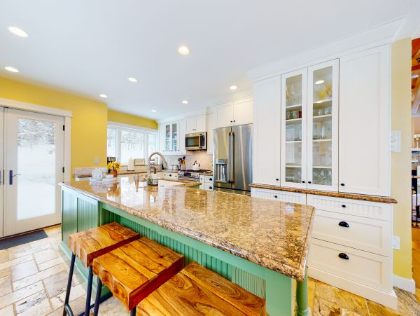 Spacious 6 Bedroom Vacation Condo in Vail