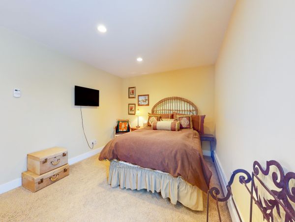 Spacious 6 Bedroom Vacation Condo in Vail