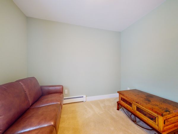 Spacious 6 Bedroom Vacation Condo in Vail