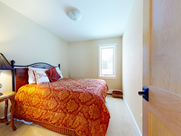 Spacious 6 Bedroom Vacation Condo in Vail