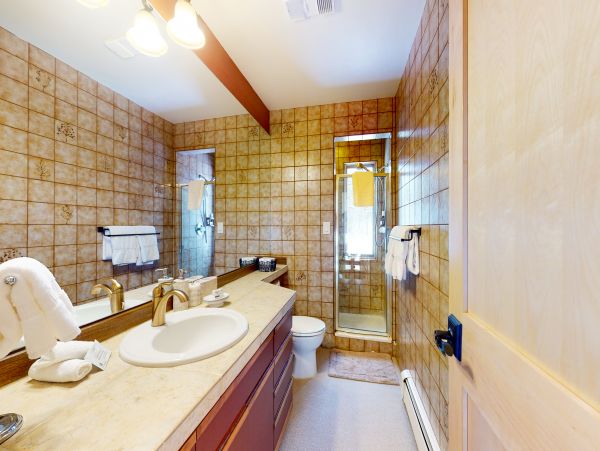 Spacious 6 Bedroom Vacation Condo in Vail