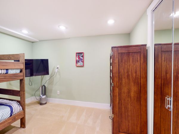 Spacious 6 Bedroom Vacation Condo in Vail