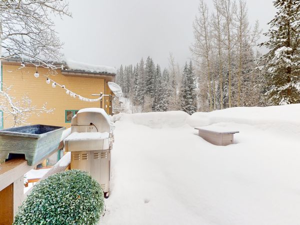 Spacious 6 Bedroom Vacation Condo in Vail