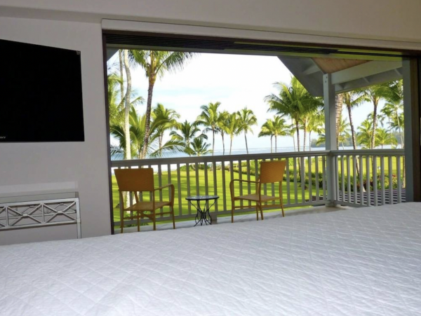 Beachfront Luxury Vacation Villa with Cottage