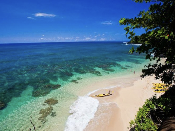 Beachfront Luxury Vacation Villa with Cottage