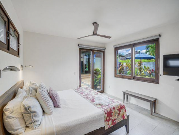 Luxury Kaui Vacation Villa with Private Pool Sleeps 10 Guests