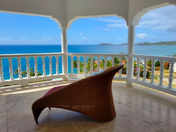 Spacious Villa Facing The Caribbean Sea