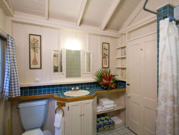 Discover the Charm of Our Renovated 2-Bedroom Cottage in Hanalei Bay