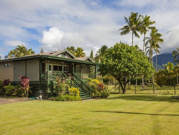Discover the Charm of Our Renovated 2-Bedroom Cottage in Hanalei Bay