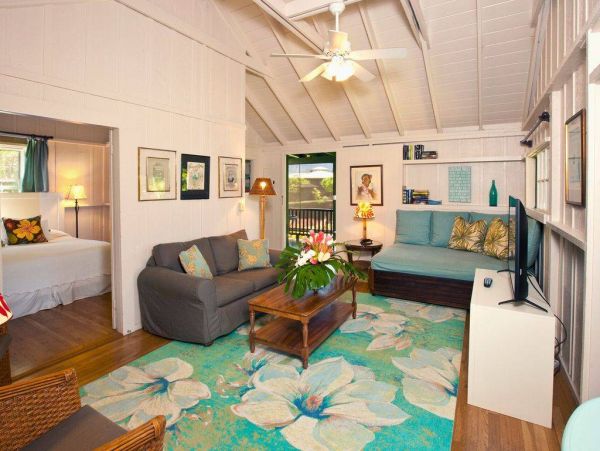 Discover the Charm of Our Renovated 2-Bedroom Cottage in Hanalei Bay