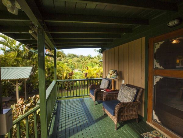 Discover the Charm of Our Renovated 2-Bedroom Cottage in Hanalei Bay