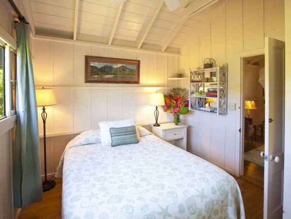 Discover the Charm of Our Renovated 2-Bedroom Cottage in Hanalei Bay