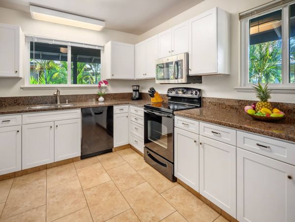 Charming 2-Bedroom Kauai Duplex, Steps to Beach
