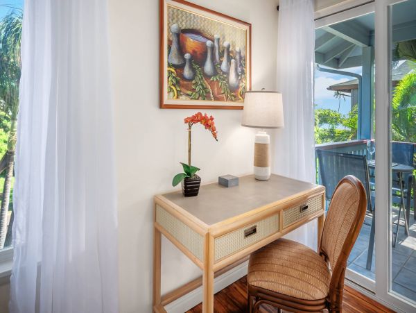 Charming 2-Bedroom Kauai Duplex, Steps to Beach