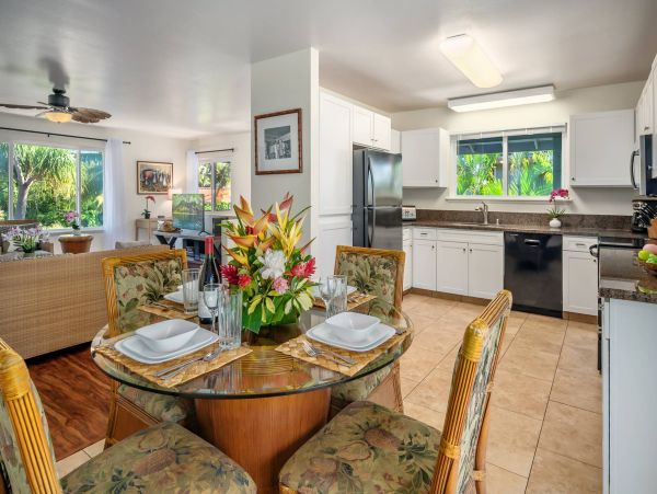 Charming 2-Bedroom Kauai Duplex, Steps to Beach