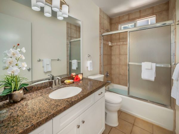Charming 2-Bedroom Kauai Duplex, Steps to Beach