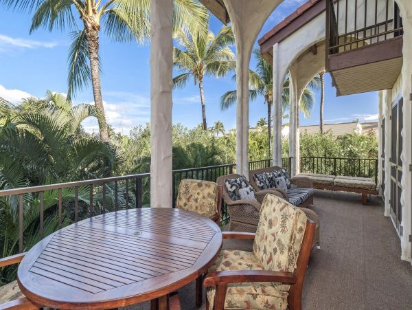 Three Bedroom Luxury Condo Close to the Beach in Wailea