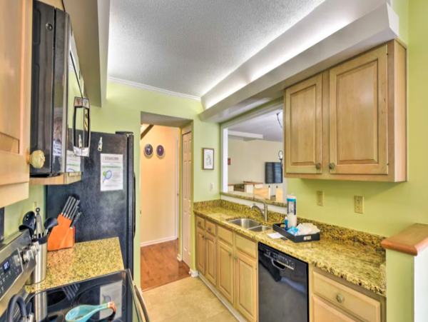 Pet Friendly resort near Beach- 3 Bedroom- 3.5 Bathrooms
