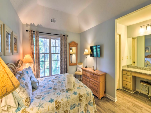 Pet Friendly resort near Beach- 3 Bedroom- 3.5 Bathrooms
