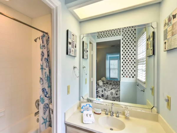 Pet Friendly resort near Beach- 3 Bedroom- 3.5 Bathrooms