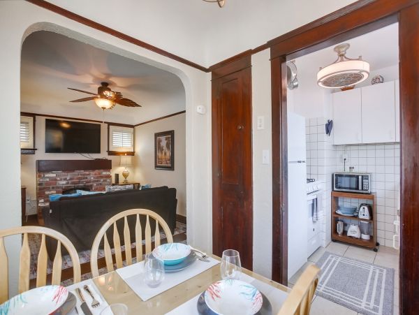 Charming 2 Bedroom Vacation Cottage Walk to Beach