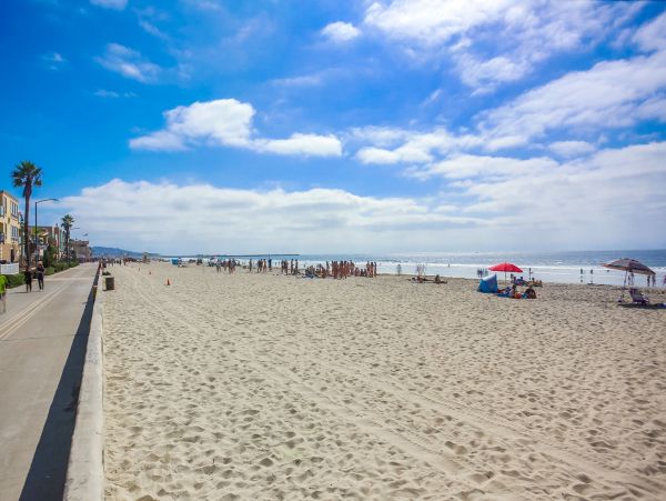 Charming 2 Bedroom Vacation Cottage Walk to Beach