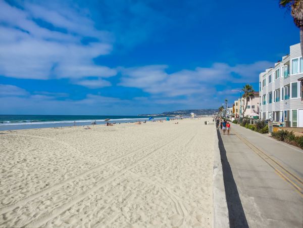 Charming 2 Bedroom Vacation Cottage Walk to Beach