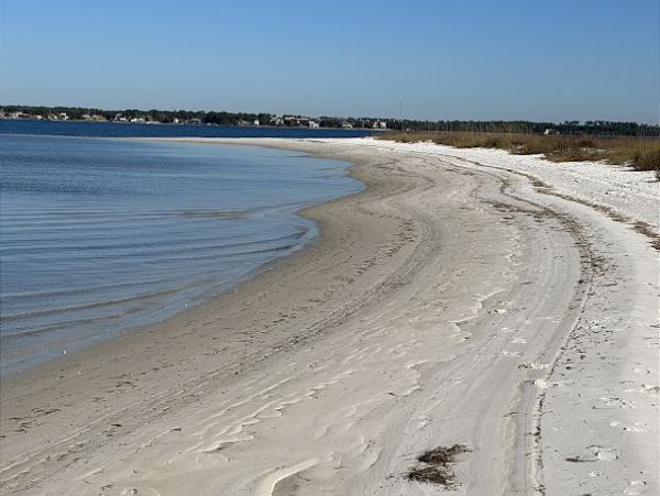 Lovely 4 Bedroom Vacation Home Short Walk to Beach