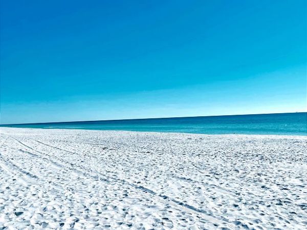 Lovely 4 Bedroom Vacation Home Short Walk to Beach
