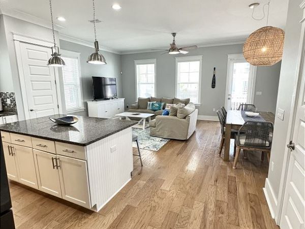 Lovely 4 Bedroom Vacation Home Short Walk to Beach