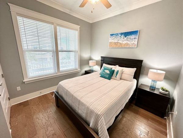 Lovely 4 Bedroom Vacation Home Short Walk to Beach