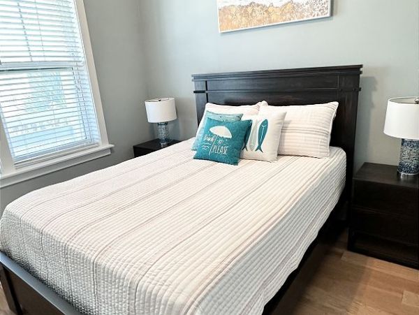 Lovely 4 Bedroom Vacation Home Short Walk to Beach
